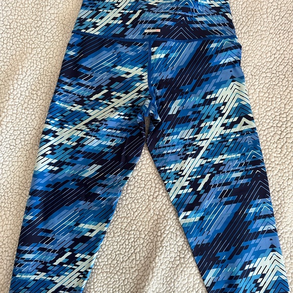 Aerie leggings Size M blue pattern - Picture 3 of 3